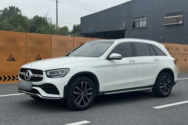 Ojetý Mercedes-Benz GLC 2020 GLC 300 L 4MATIC Dynamic Edition