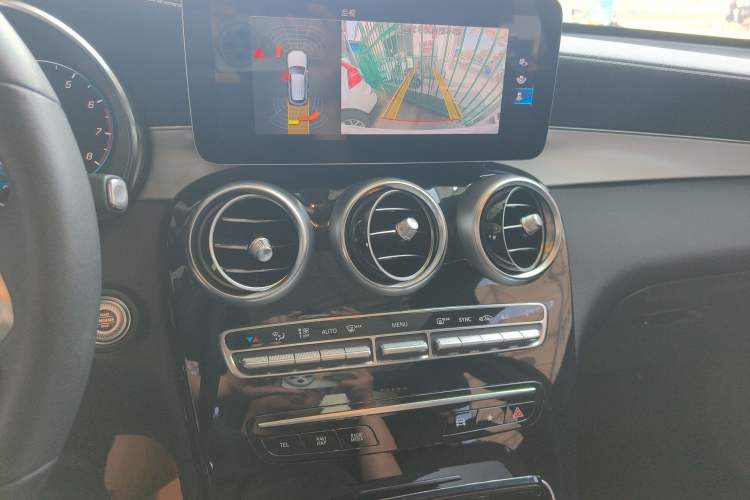 Used Mercedes-Benz GLC 2020 Facelifted GLC 260 L 4MATIC Dynamic Edition Audio And AC Panel