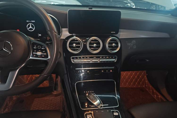 Used Mercedes-Benz GLC 2020 Facelifted GLC 260 L 4MATIC Dynamic Edition Audio And AC Panel