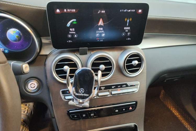 Used Mercedes-Benz GLC 2020 Facelift GLC 300 L 4MATIC Dynamic Edition Audio And AC Panel