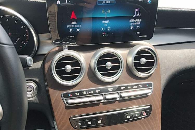 Used Mercedes-Benz GLC 2020 Facelift GLC 260 L 4MATIC Luxury Edition Audio And AC Panel