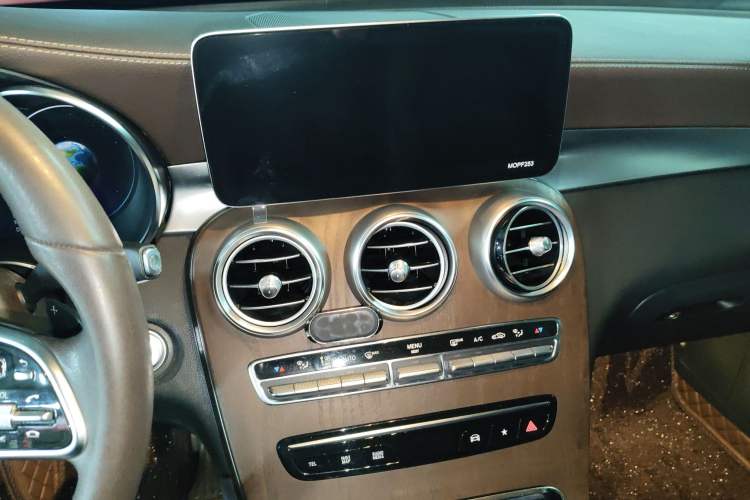 Used Mercedes-Benz GLC 2020 Facelift GLC 300 L 4MATIC Dynamic Edition Audio And AC Panel