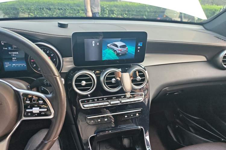 Used Mercedes-Benz GLC 2020 GLC 260 L 4MATIC Dynamic Model Audio And AC Panel