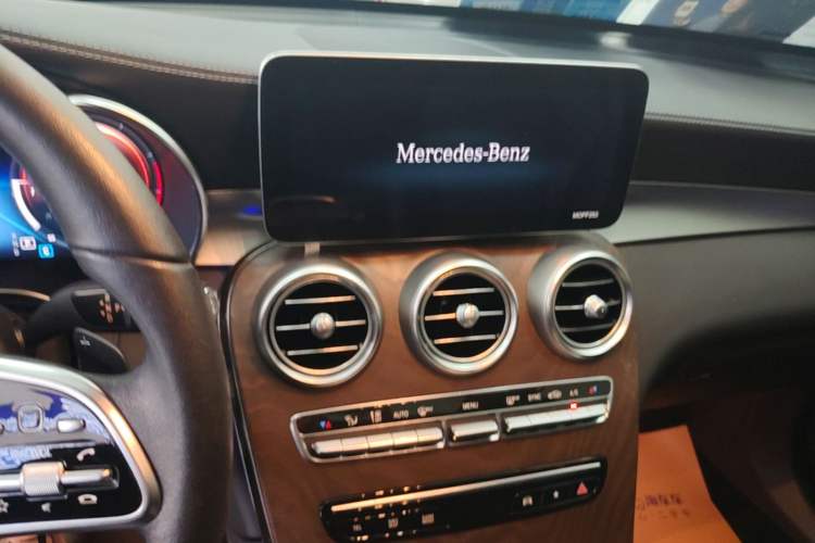 Used Mercedes-Benz GLC 2020 Facelift GLC 260 L 4MATIC Luxury Edition Audio And AC Panel
