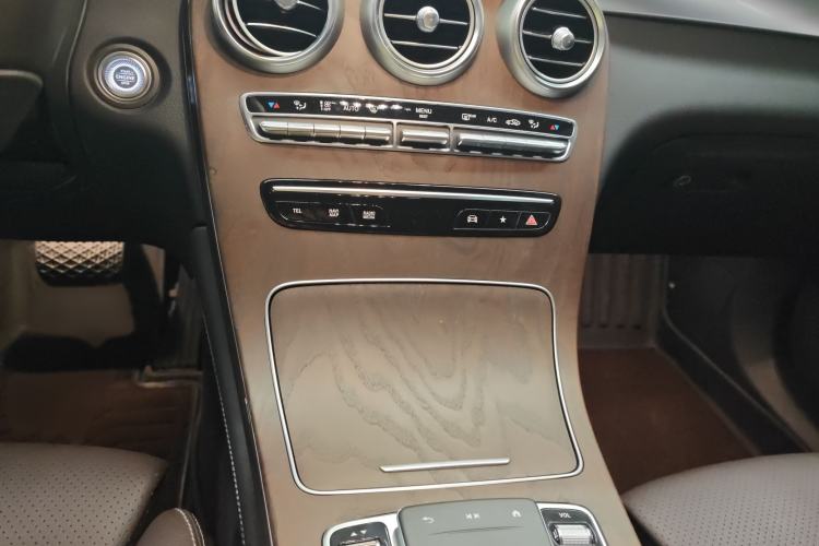 Used Mercedes-Benz GLC 2020 Facelift GLC 300 L 4MATIC Dynamic Edition Audio And AC Panel