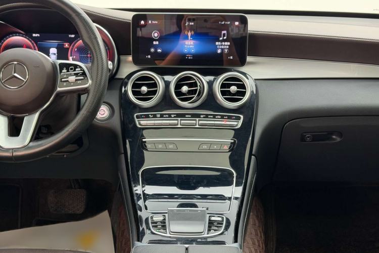 Used Mercedes-Benz GLC 2020 Facelifted GLC 260 L 4MATIC Dynamic Edition Audio And AC Panel