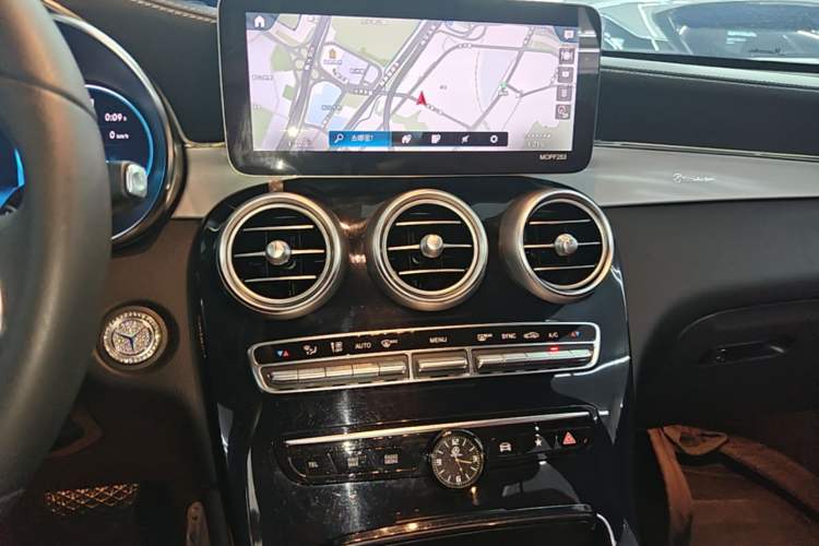 Used Mercedes-Benz GLC 2020 Facelifted GLC 260 L 4MATIC Dynamic Edition Audio And AC Panel