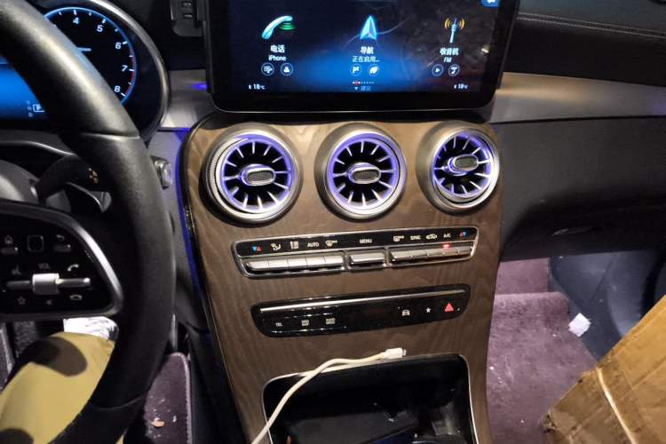 Used Mercedes-Benz GLC 2020 Facelift GLC 260 L 4MATIC Luxury Edition Audio And AC Panel