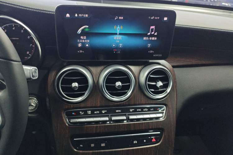 Used Mercedes-Benz GLC 2020 Facelifted GLC 260 L 4MATIC Dynamic Edition Audio And AC Panel