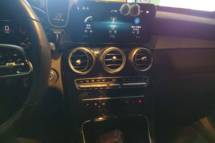 Used Mercedes-Benz GLC 2020 Facelifted GLC 260 L 4MATIC Dynamic Edition Audio And AC Panel