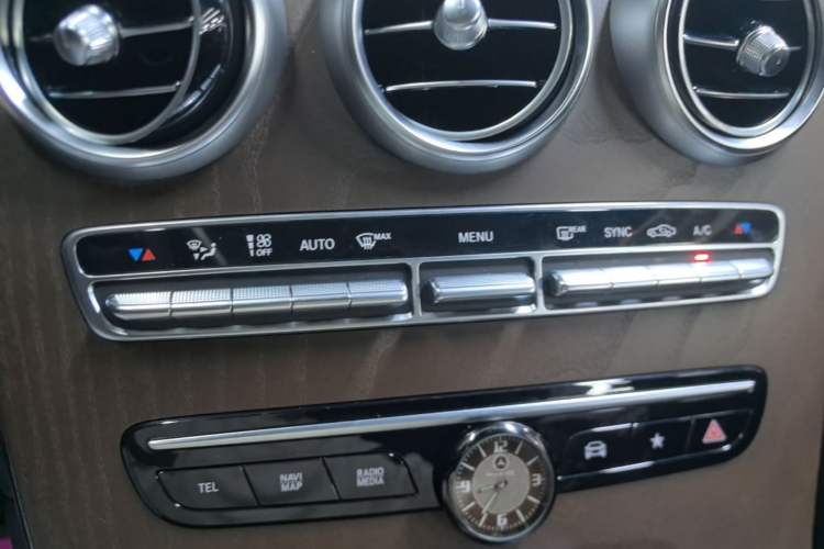 Used Mercedes-Benz GLC 2020 GLC 300 L 4MATIC Dynamic Edition Audio And AC Panel