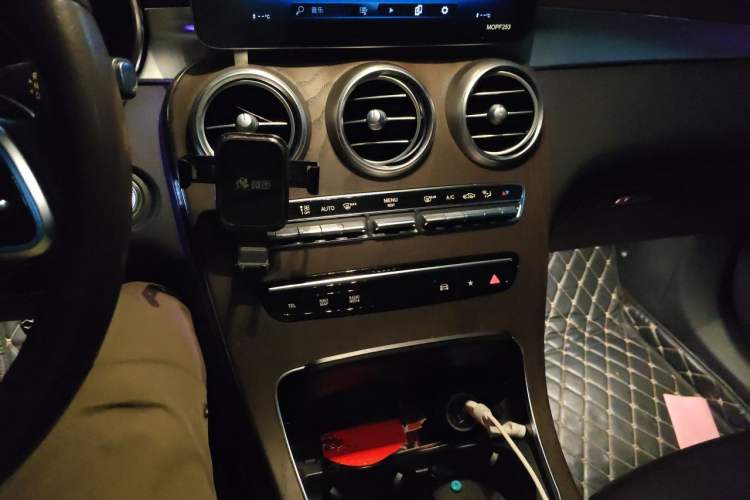 Used Mercedes-Benz GLC 2020 Facelift GLC 300 L 4MATIC Dynamic Edition Audio And AC Panel