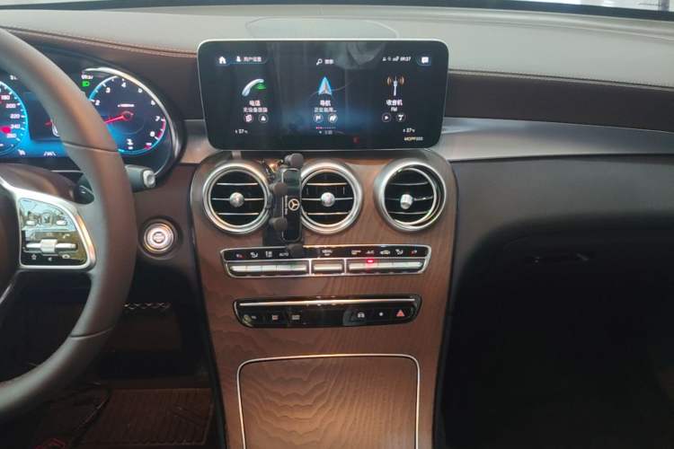 Used Mercedes-Benz GLC 2020 Facelift GLC 300 L 4MATIC Dynamic Edition Audio And AC Panel