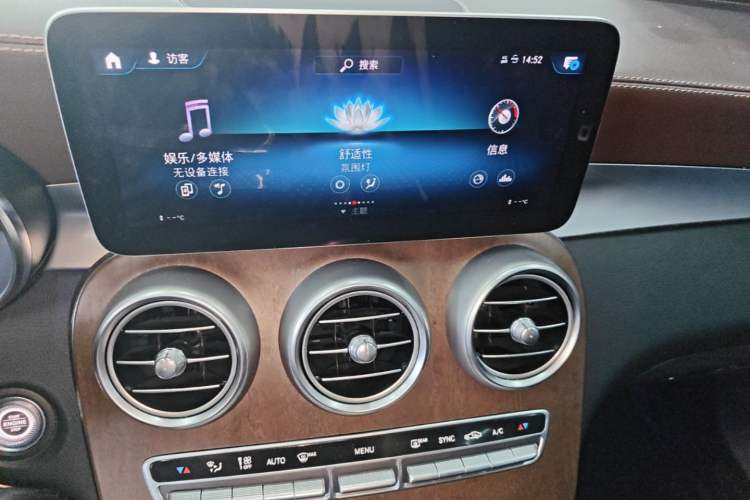 Used Mercedes-Benz GLC 2020 Facelift GLC 260 L 4MATIC Luxury Edition Audio And AC Panel