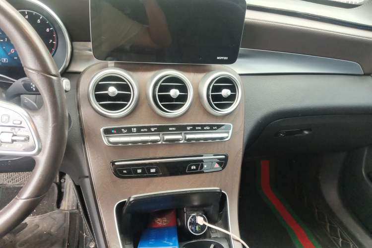Used Mercedes-Benz GLC 2020 Facelift GLC 260 L 4MATIC Luxury Edition Audio And AC Panel