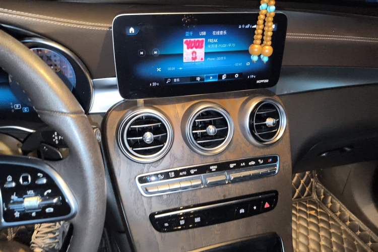 Used Mercedes-Benz GLC 2020 Facelift GLC 300 L 4MATIC Dynamic Edition Audio And AC Panel