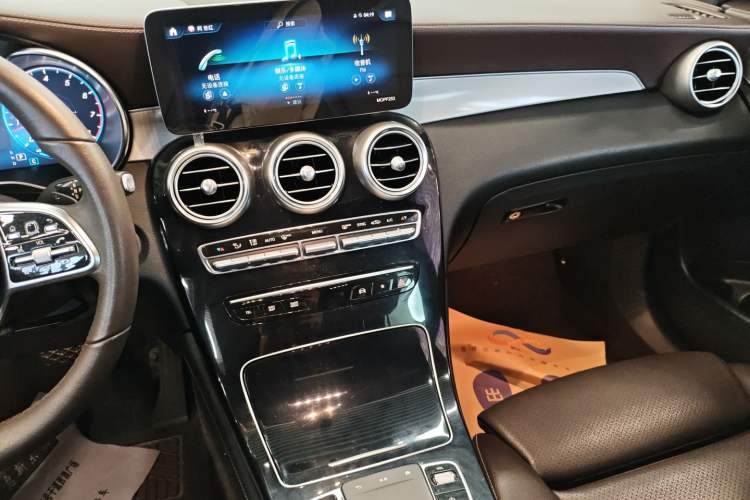 Used Mercedes-Benz GLC 2020 Facelifted GLC 260 L 4MATIC Dynamic Edition Audio And AC Panel