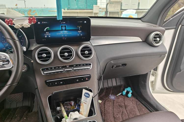Used Mercedes-Benz GLC 2020 Facelift GLC 300 L 4MATIC Dynamic Edition Audio And AC Panel
