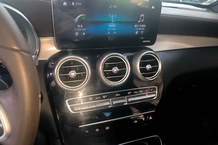Used Mercedes-Benz GLC 2020 Facelifted GLC 260 L 4MATIC Dynamic Edition Audio And AC Panel