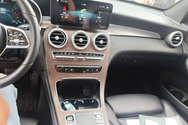 Used Mercedes-Benz GLC 2020 Facelift GLC 260 L 4MATIC Luxury Edition Audio And AC Panel