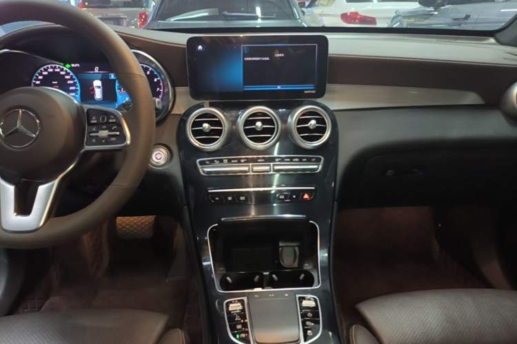 Used Mercedes-Benz GLC 2020 Facelifted GLC 260 L 4MATIC Dynamic Edition Audio And AC Panel