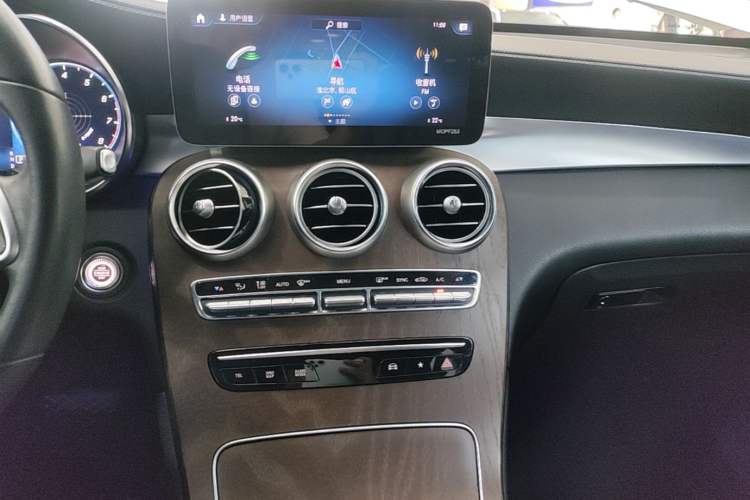 Used Mercedes-Benz GLC 2020 GLC 300 L 4MATIC Dynamic Edition Audio And AC Panel