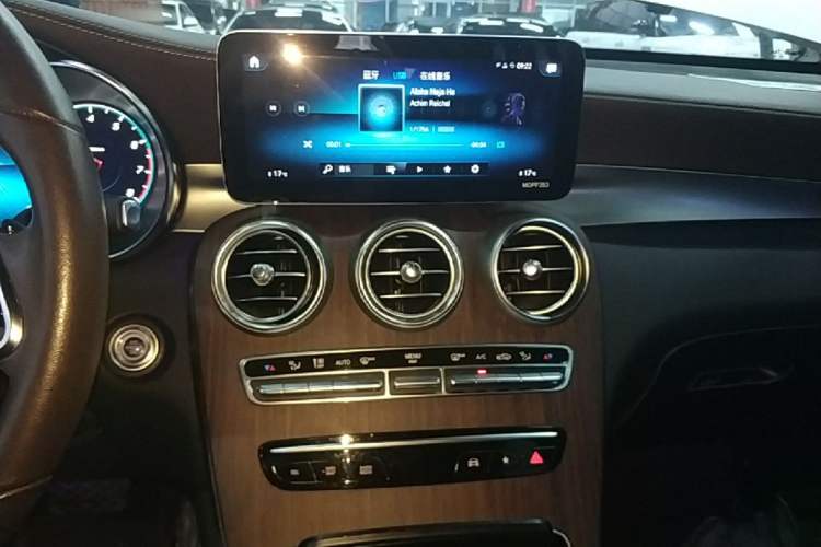 Used Mercedes-Benz GLC 2020 Facelifted GLC 300 L 4MATIC AMG-Line Audio And AC Panel