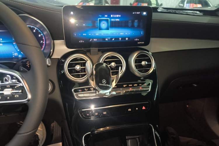 Used Mercedes-Benz GLC 2020 Facelifted GLC 260 L 4MATIC Dynamic Edition Audio And AC Panel