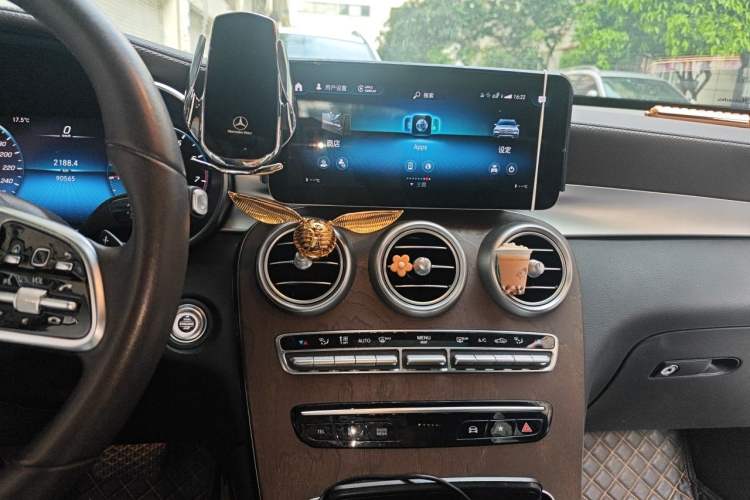 Used Mercedes-Benz GLC 2020 Facelift GLC 300 L 4MATIC Dynamic Edition Audio And AC Panel