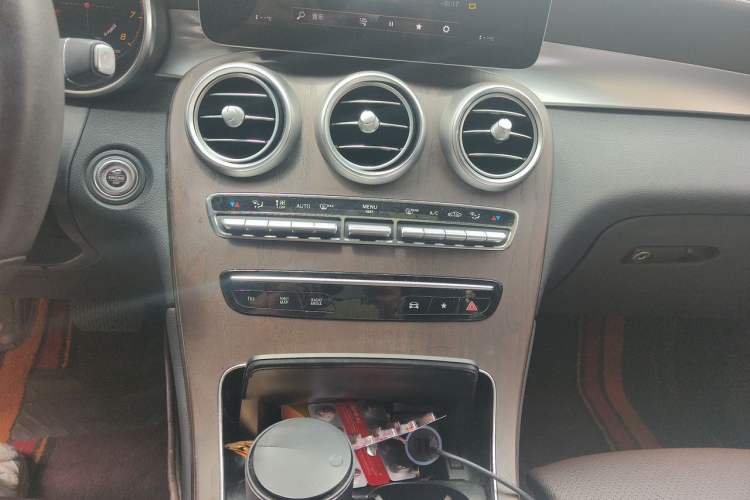 Used Mercedes-Benz GLC 2020 Facelift GLC 300 L 4MATIC Dynamic Edition Audio And AC Panel