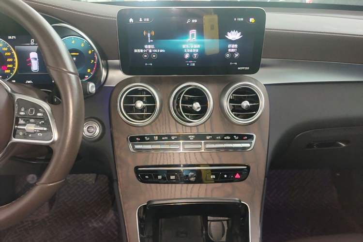 Used Mercedes-Benz GLC 2020 Facelift GLC 300 L 4MATIC Dynamic Edition Audio And AC Panel