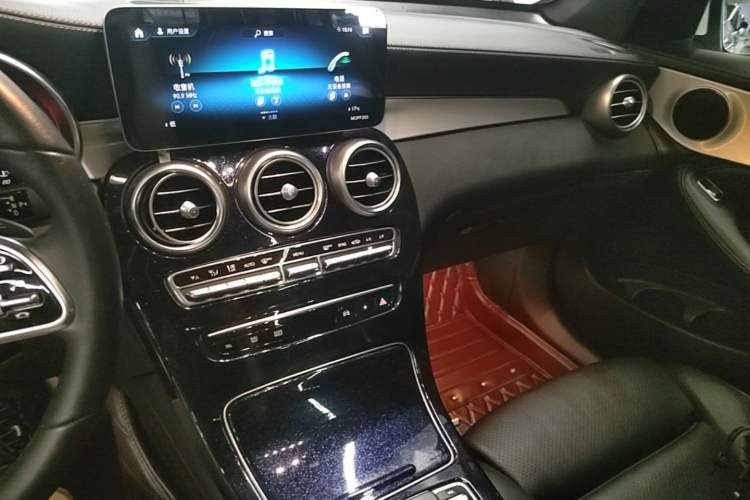 Used Mercedes-Benz GLC 2020 GLC 260 L 4MATIC Dynamic Model Audio And AC Panel