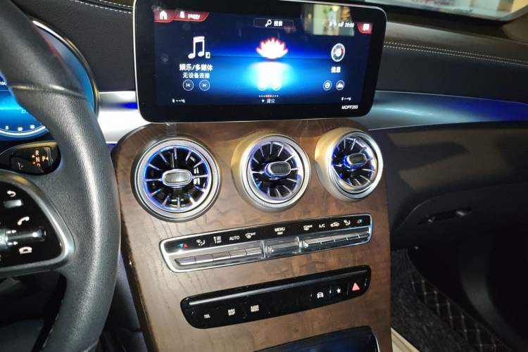 Used Mercedes-Benz GLC 2020 Facelift GLC 300 L 4MATIC Dynamic Edition Audio And AC Panel