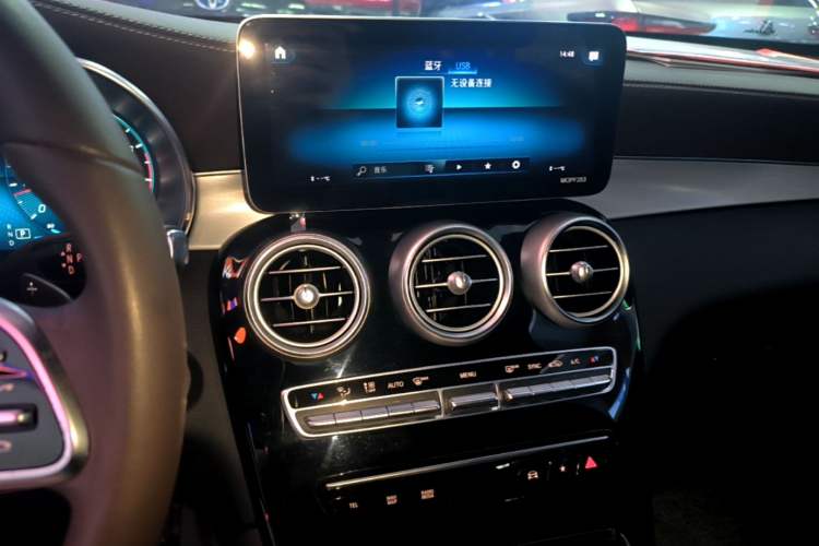Used Mercedes-Benz GLC 2020 Facelifted GLC 260 L 4MATIC Dynamic Edition Audio And AC Panel