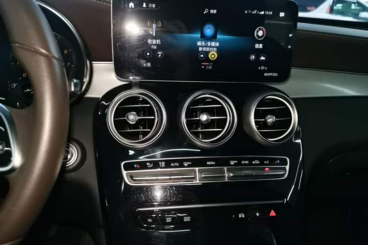 Used Mercedes-Benz GLC 2020 Facelifted GLC 260 L 4MATIC Dynamic Edition Audio And AC Panel
