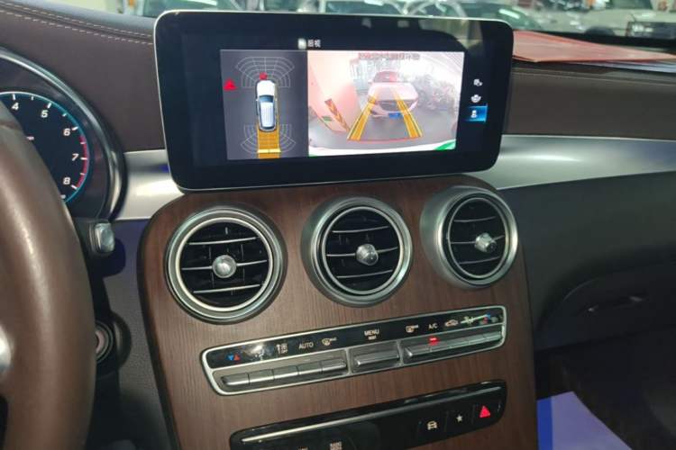 Used Mercedes-Benz GLC 2020 Facelifted GLC 300 L 4MATIC AMG-Line Audio And AC Panel