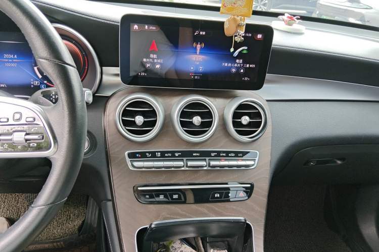 Used Mercedes-Benz GLC 2020 GLC 300 L 4MATIC Dynamic Edition Audio And AC Panel