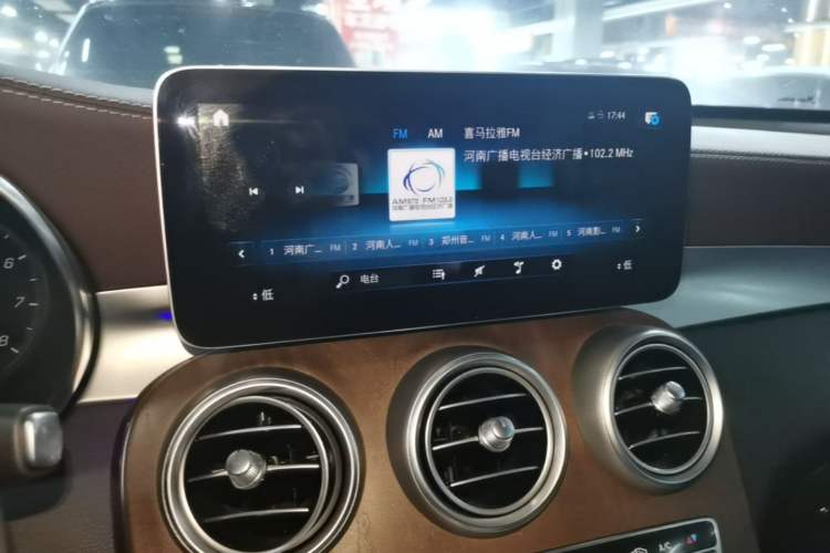 Used Mercedes-Benz GLC 2020 Facelift GLC 260 L 4MATIC Luxury Edition Audio And AC Panel