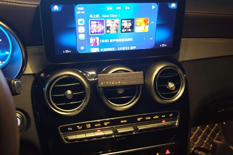 Used Mercedes-Benz GLC 2020 Facelifted GLC 260 L 4MATIC Dynamic Edition Audio And AC Panel
