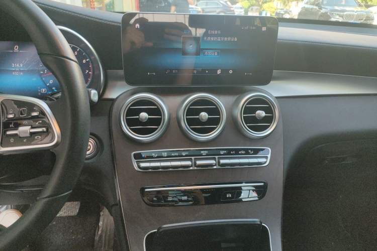 Used Mercedes-Benz GLC 2020 Facelift GLC 260 L 4MATIC Luxury Edition Audio And AC Panel