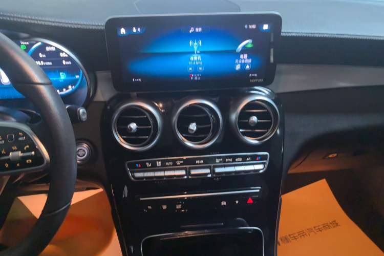 Used Mercedes-Benz GLC 2020 Facelifted GLC 260 L 4MATIC Dynamic Edition Audio And AC Panel