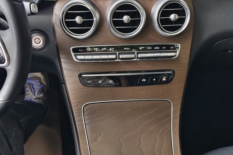 Used Mercedes-Benz GLC 2020 GLC 300 L 4MATIC Dynamic Edition Audio And AC Panel