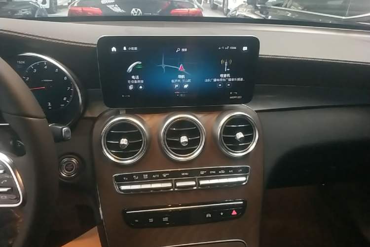 Used Mercedes-Benz GLC 2020 GLC 260 L 4MATIC Luxury Model Audio And AC Panel