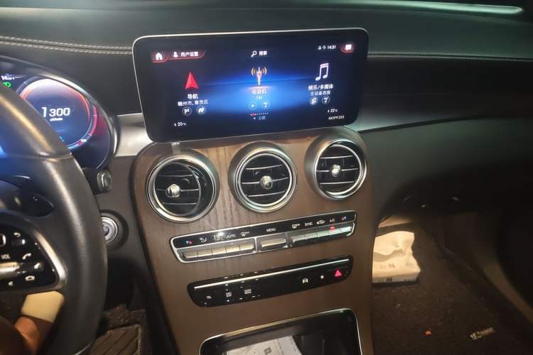 Used Mercedes-Benz GLC 2020 GLC 260 L 4MATIC Luxury Model Audio And AC Panel