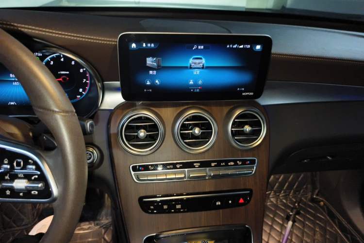 Used Mercedes-Benz GLC 2020 Facelift GLC 300 L 4MATIC Dynamic Edition Audio And AC Panel