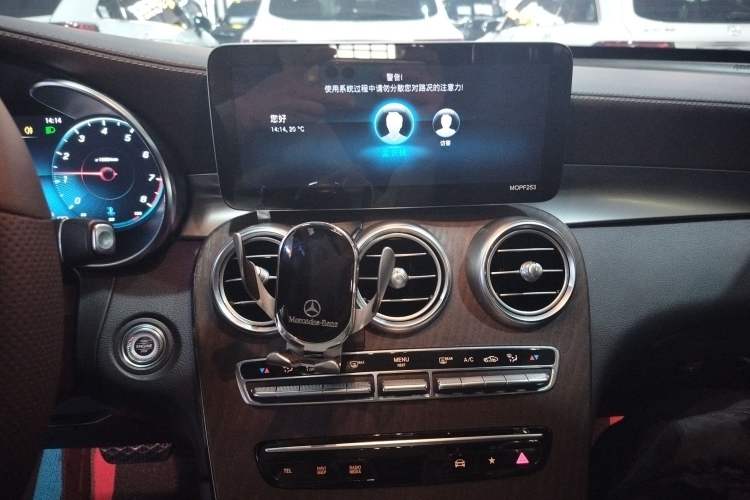 Used Mercedes-Benz GLC 2020 Facelift GLC 300 L 4MATIC Dynamic Edition Audio And AC Panel