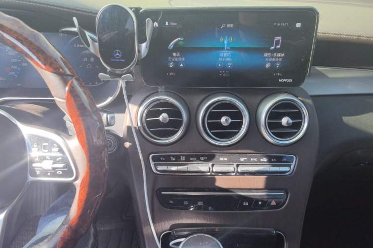Used Mercedes-Benz GLC 2020 Facelifted GLC 260 L 4MATIC Dynamic Edition Audio And AC Panel