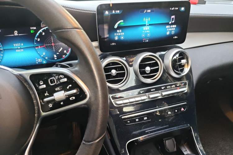 Used Mercedes-Benz GLC 2020 Facelifted GLC 260 L 4MATIC Dynamic Edition Audio And AC Panel