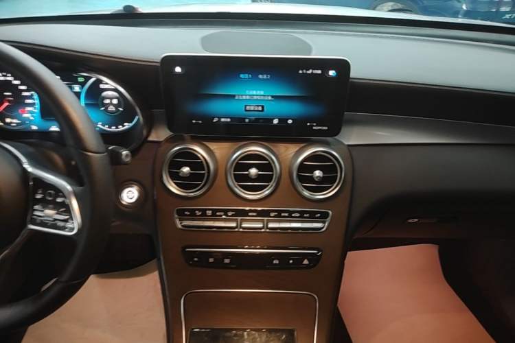 Used Mercedes-Benz GLC 2020 GLC 300 L 4MATIC Dynamic Edition Audio And AC Panel