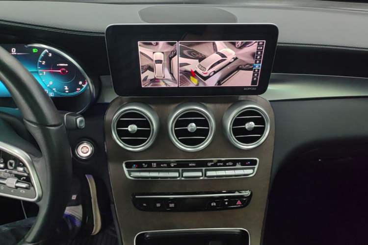 Used Mercedes-Benz GLC 2020 GLC 300 L 4MATIC Dynamic Edition Audio And AC Panel